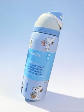 32 oz Owala Light Blue - Snoopy Edition